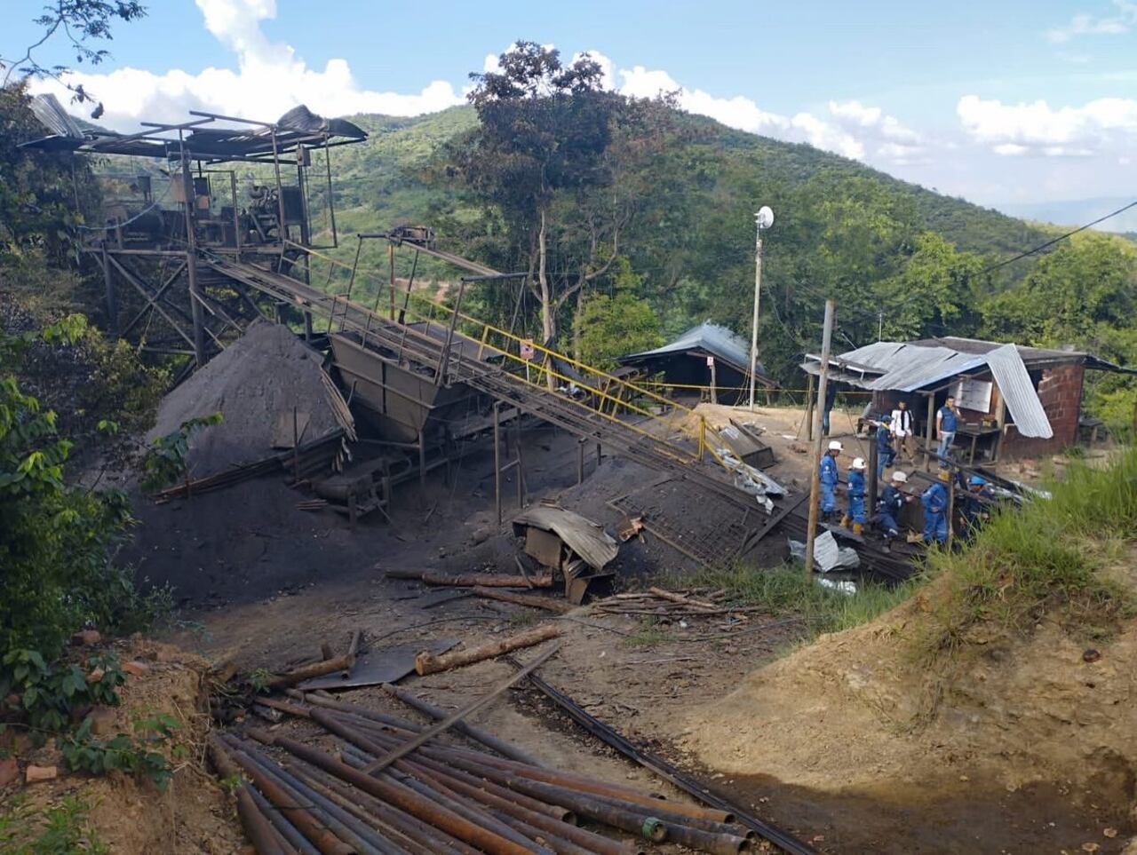 El minero gravemente herido fue identificado como Fabio García, quien presenta varias quemaduras en su cuerpo