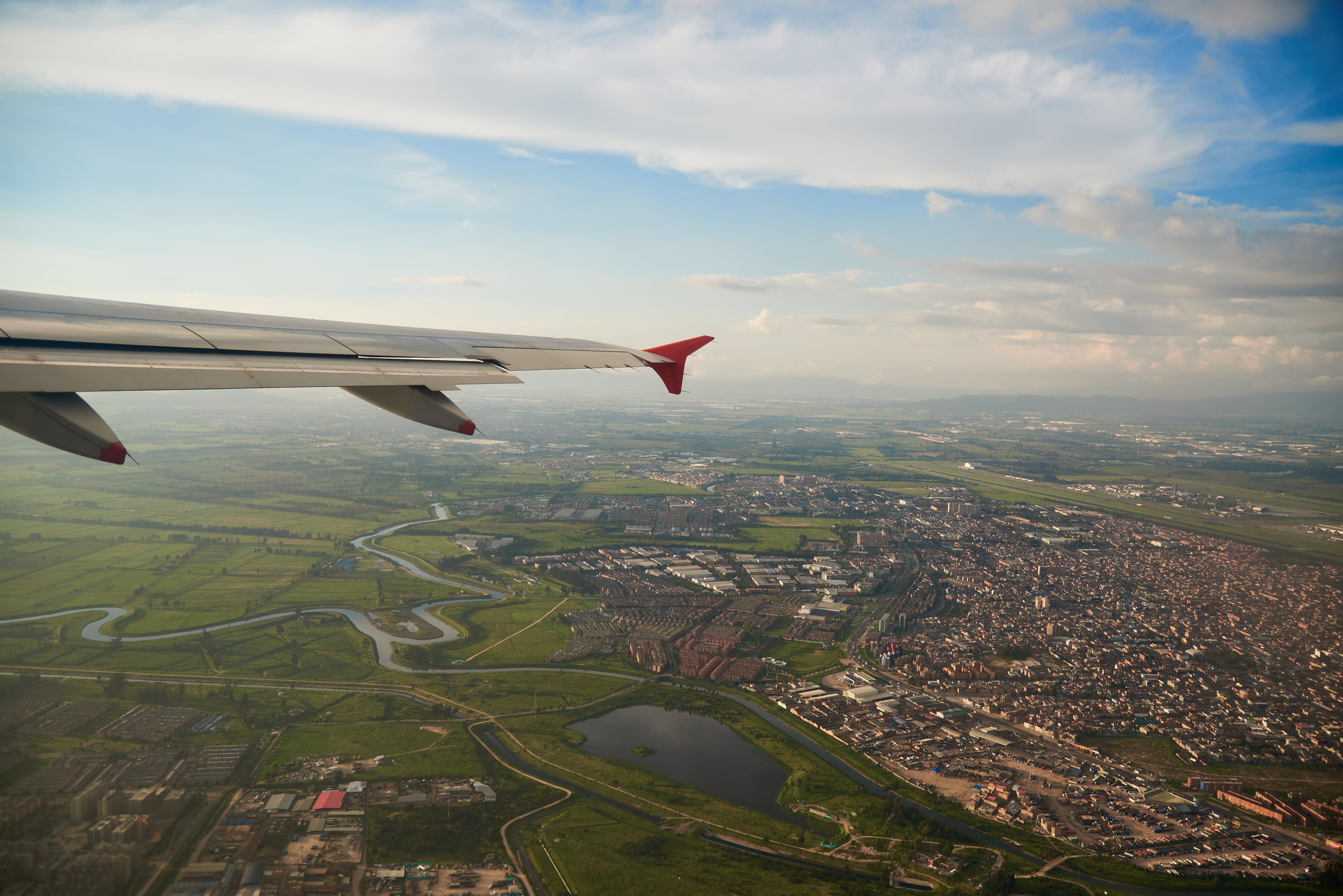 La capital del país ha trazado un ambicioso plan para integrar el desarrollo urbano con la operación aeroportuaria, al tiempo que atrae inversión, mejora la movilidad y fomenta el empleo.