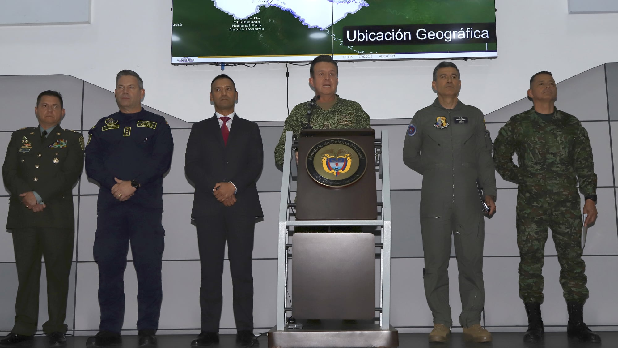 Ministro de Defensa, Pedro Sánchez Suárez, junto a la cúpula militar y de Policía.