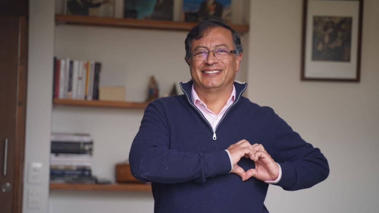 El senador y precandidato Gustavo Petro lidera la intención de voto a la Presidencia en Colombia