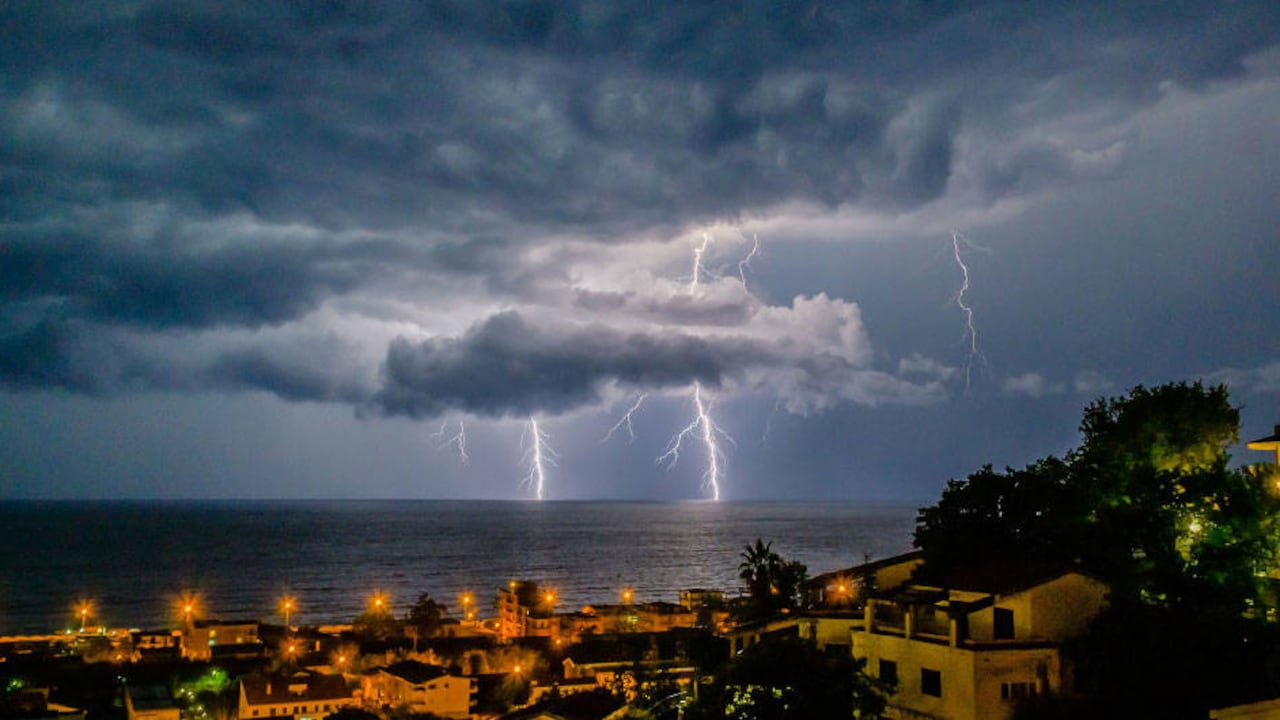 La ciudad necesita, como nunca antes en su historia reciente, fortalecer sus instituciones y renovar su liderazgo político