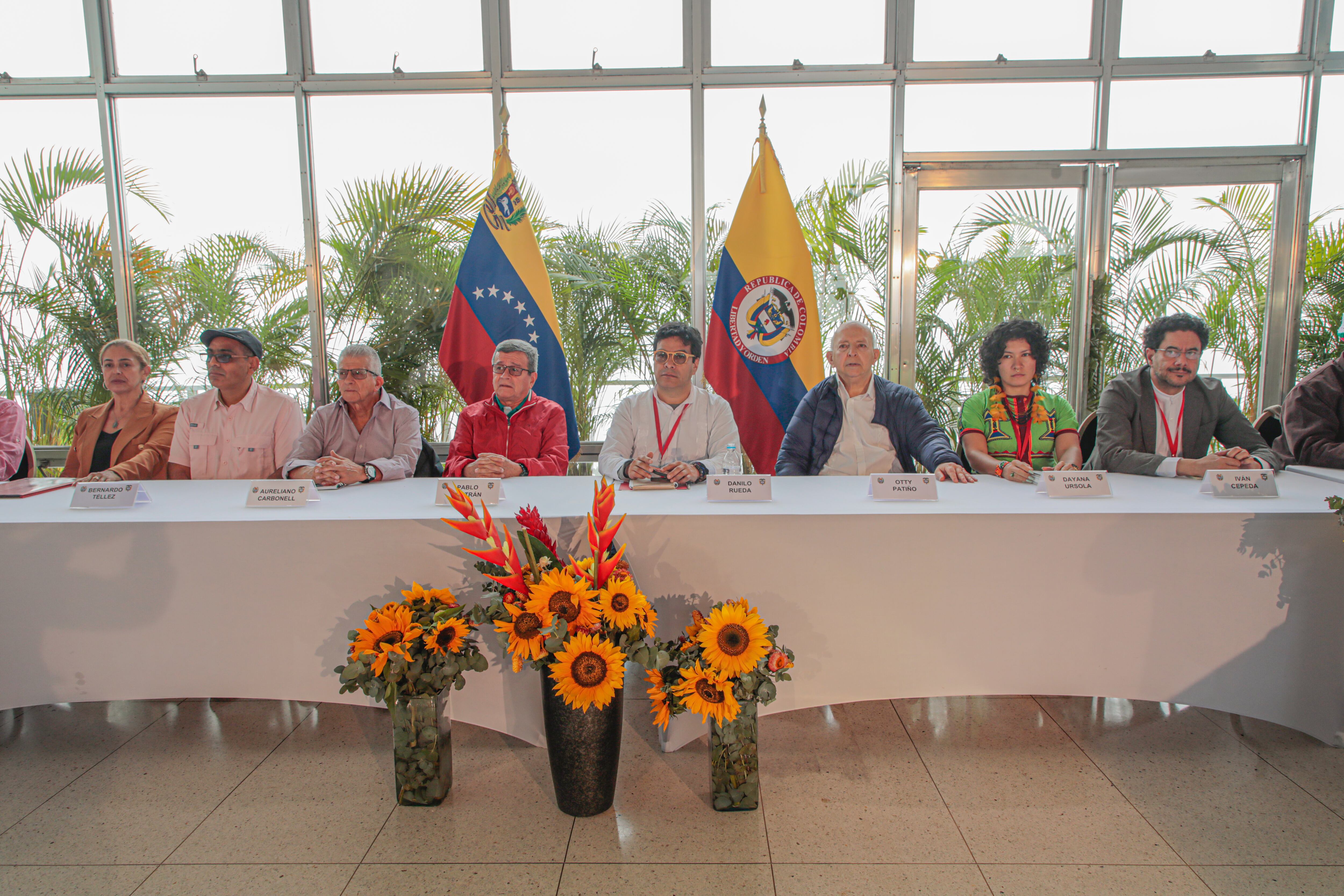 Delegaciones de paz del Gobierno y del ELN en Caracas (Venezuela).