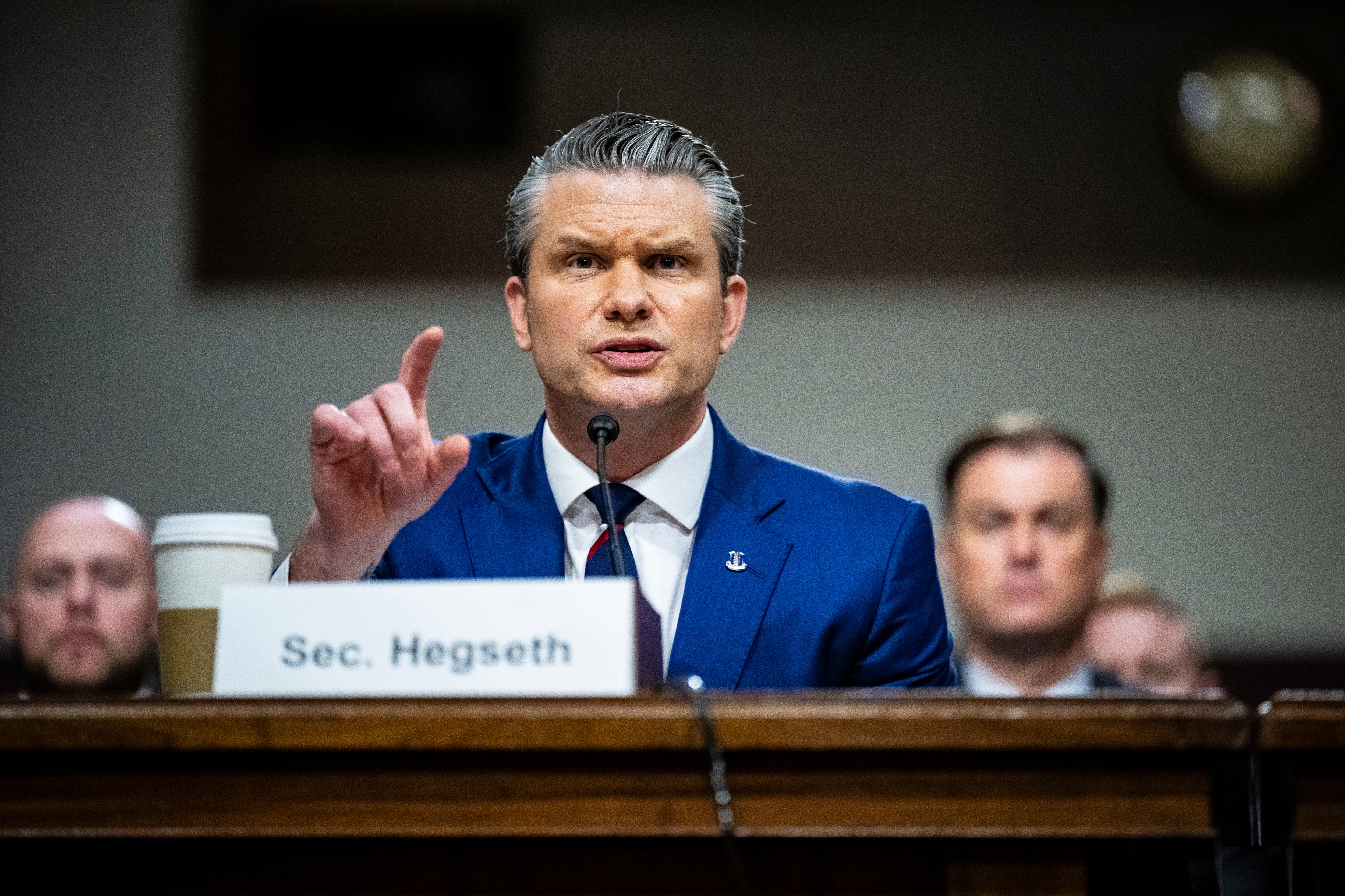 El secretario de Defensa de Estados Unidos, Pete Hegseth, testifica durante una audiencia del Comité de Servicios Armados del Senado el 30 de abril de 2026 en el Edificio de Oficinas del Senado Dirksen en Washington, DC.