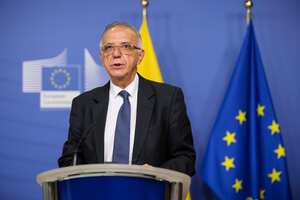 BRUSELAS, BÉLGICA - 30 DE SEPTIEMBRE: El Ministro de Defensa Nacional de Colombia, Iván Velásquez Gómez, asiste a una conferencia de prensa después de una reunión bilateral en el edificio Berlaymont, sede de la Comisión de la UE, el 30 de septiembre de 2023 en Bruselas, Bélgica. Representantes de la Unión Europea y Colombia mantienen el segundo Diálogo de Alto Nivel sobre Drogas, encabezado por la comisaria del Interior, Ylva Johansson, y el ministro de Defensa colombiano, Iván Velásquez Gómez. (Foto de Thierry Monasse/Getty Images)