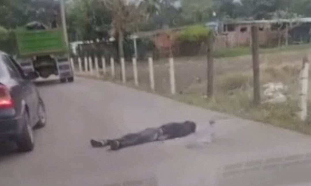 Así halló la comunidad al cadáver.