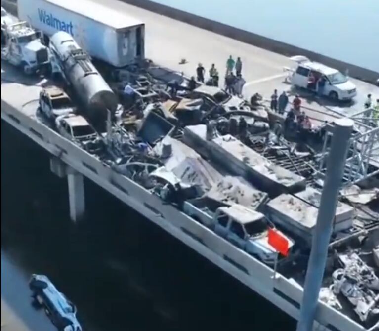 Más de 150 vehículos se vieron involucrados en el accidente en carreteras de Luisiana.