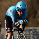 Miguel Ángel López debutando en la Tirreno-Adriático 2022