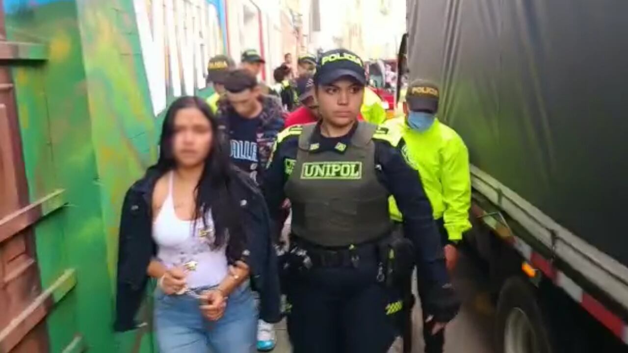 Desarticulan red dedicada al tráfico de droga en la localidad de Santa Fe; Policía les incautó todo un arsenal de armas