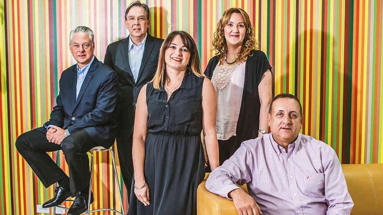 De izquierda a derecha: Miguel Fernando Escobar Penagos, presidente de Postobón; Juan Guillermo Palacio Monsalve, vicepresidente de Gestión Humana; Gloria María Gaviria, gerente de soporte técnico; Ibeth Medina Romero, directora plan cadena de sumnistrp y Hermán Darío Zapata Builes, analista de compras.