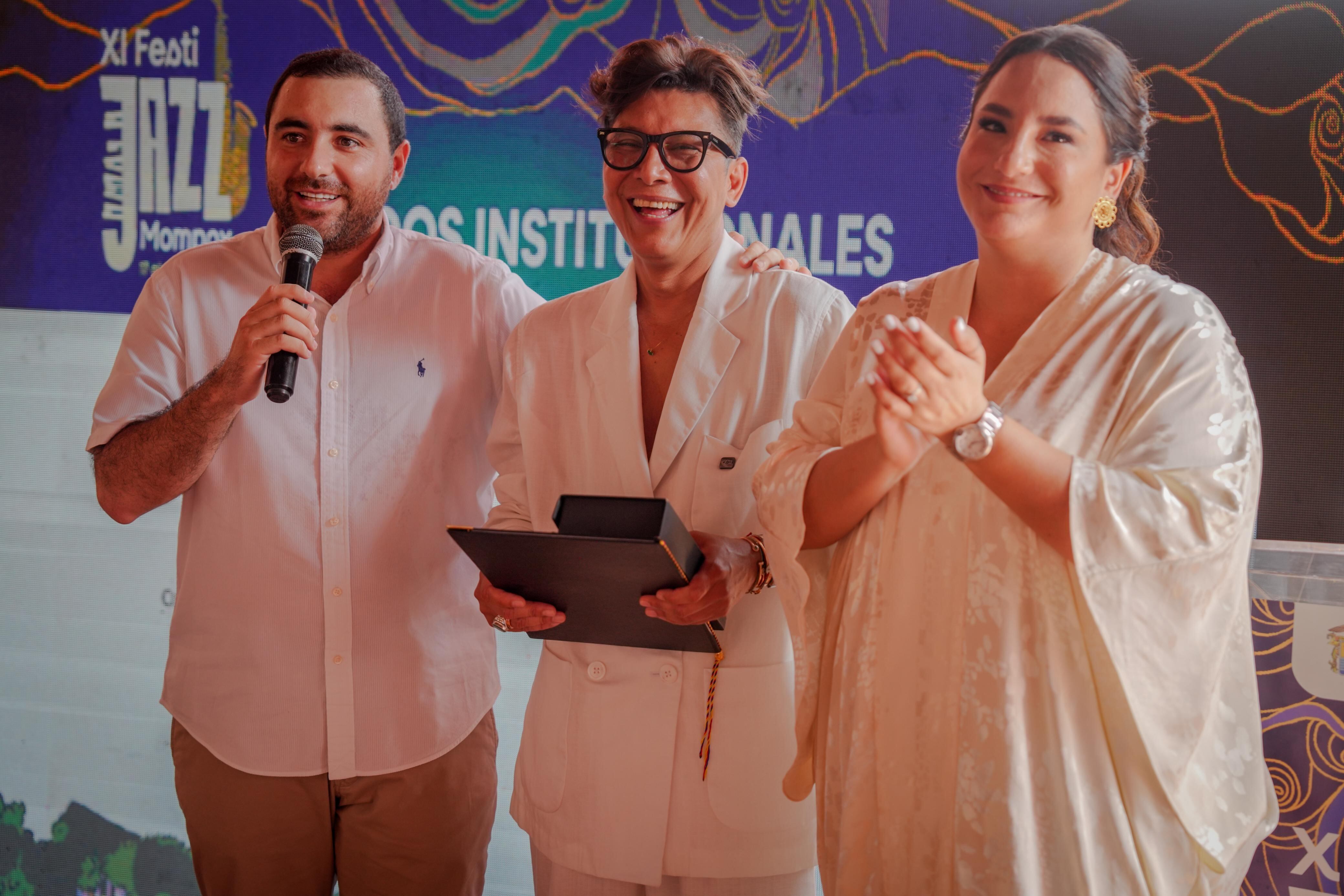 Durante la XI edición del Festival de Jazz, el estilista Franklin Ramos recibió un homenaje por parte de la Gobernación de Bolívar.