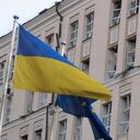 La bandera de Ucrania ondea en varias embajadas de China (imagen de referencia)