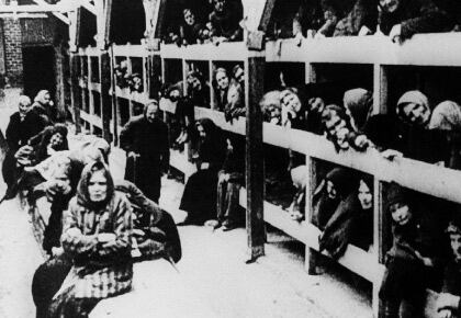 Jean Améry y Primo Lévi son los dos escritores considerados antípodas en cuanto a la memoria sobre los campos de concentración. Améry desde el resentimiento y la negación del perdón, y Lévi desde el intento de interpretar el mundo que produjo el Holocausto.