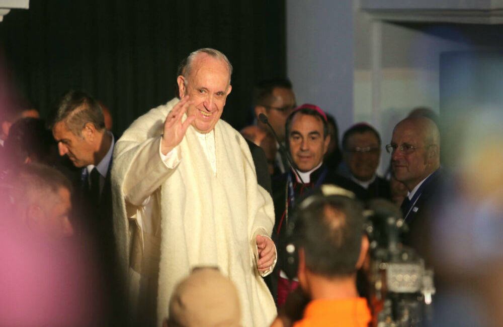 Miles de feligreses acudieron a los lugares por donde iba a pasar Francisco para recibir su bendición y sus plegarias. Foto: Juan Carlos Sierra / SEMANA