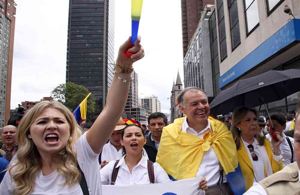 La diputada santandereana Ángela Hernpández acompañó durante la jornada al ex procurador Alejandro Ordóñez. Foto: León Darío Peláez / SEMANA