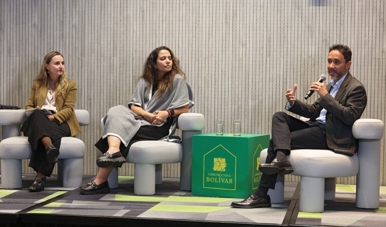 Panel “Trazando la ruta de la descarbonización: sinergias para un futuro urbano con sentido”, un espacio orientado a discutir, con enfoque técnico y práctico, cómo avanzar hacia una construcción más sostenible sin frenar el desarrollo urbano.