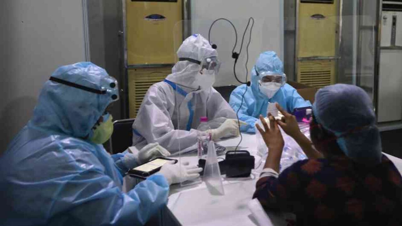 La Organización Mundial de la Salud (OMS), que codirige Covax, pidió en la víspera a los fabricantes de vacunas de fuera de la India que adelantaran los suministros al programa, dada la escasez proveniente de este país.