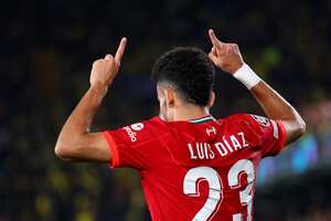 VILLARREAL, SPAIN - MAY 03: Luis Diaz of Liverpool celebrates after scoring their team's second goal during the UEFA Champions League Semi Final Leg Two match between Villarreal and Liverpool at Estadio de la Ceramica on May 03, 2022 in Villarreal, Spain. (Photo by Eric Alonso/Getty Images)