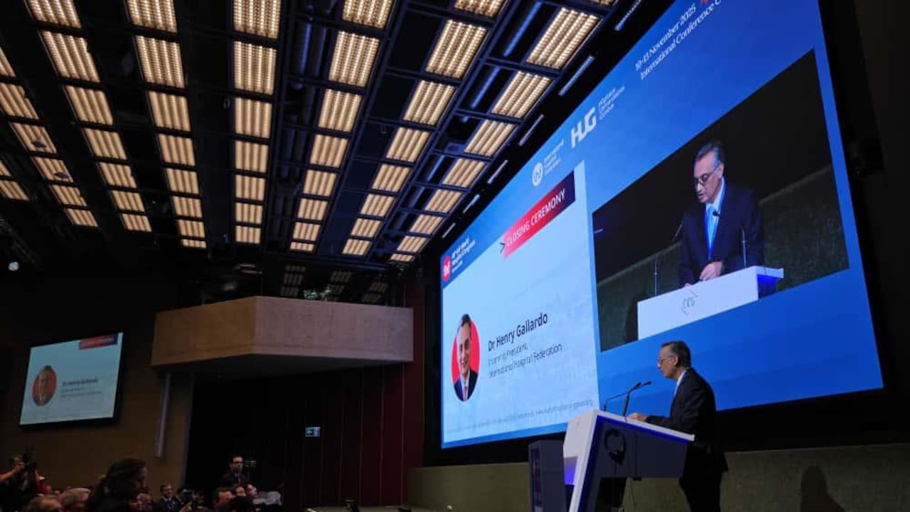 El médico Henry Gallardo, director general de la Fundación Santa Fe de Bogotá, se concierte en el primer colombiano en liderar la International Hospital Federation