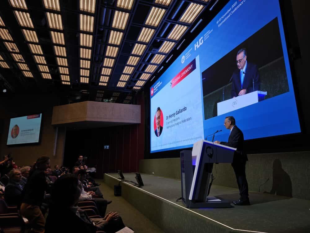 El médico Henry Gallardo, director general de la Fundación Santa Fe de Bogotá, se concierte en el primer colombiano en liderar la International Hospital Federation