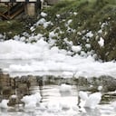 Espuma por la contaminación en el barrio los Puentes Mosquera Cundinamarca