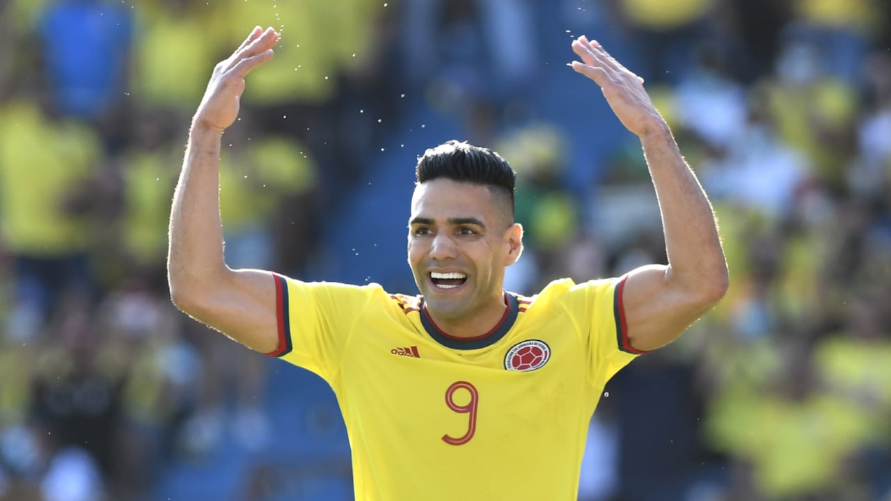 BARRANQUILLA, COLOMBIA - JANUARY 28: Radamel Falcao of Colombia reacts during a match between Colombia and Peru as part of FIFA World Cup Qatar 2022 Qualifiers at Roberto Melendez Metropolitan Stadium on January 28, 2022 in Barranquilla, Colombia. (Photo by Getty Images/Gabriel Aponte)