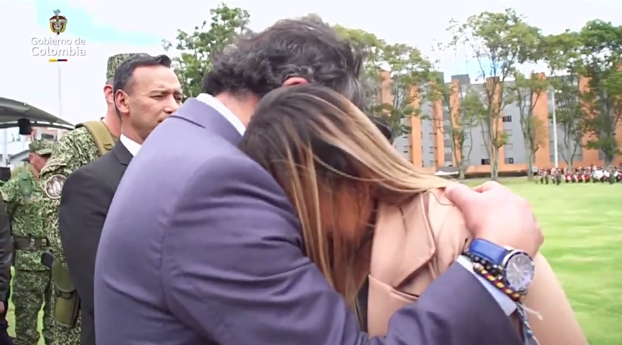 Presidente Gustavo Petro y esposa de soldado asesinado