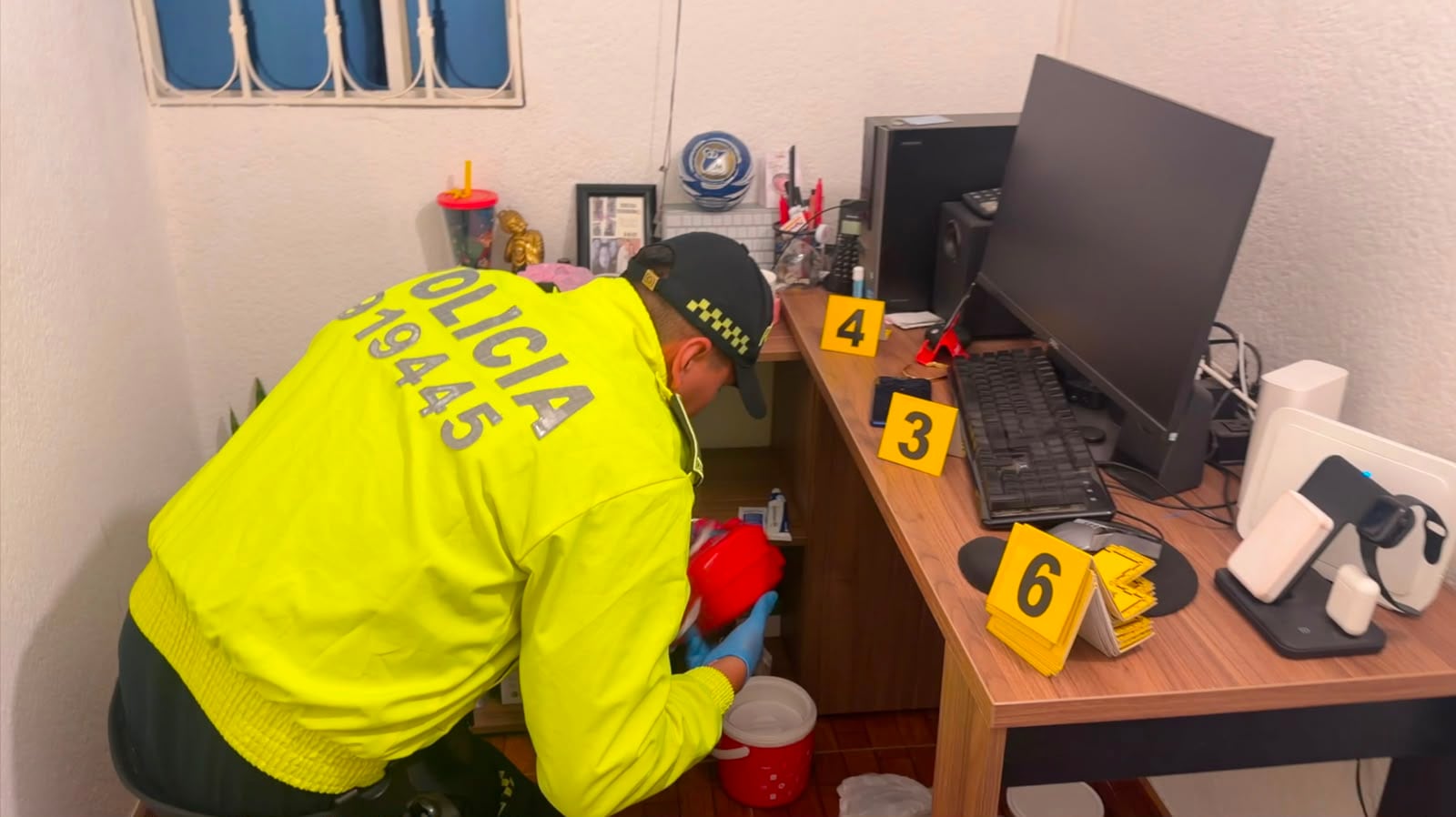 Operativo de la Policía contra piratas cibernéticos.