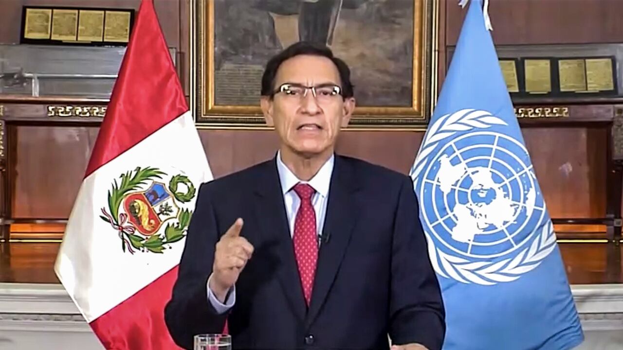 El entonces presidente Martín Vizcarra fue destituido por el Congreso en la noche del lunes.