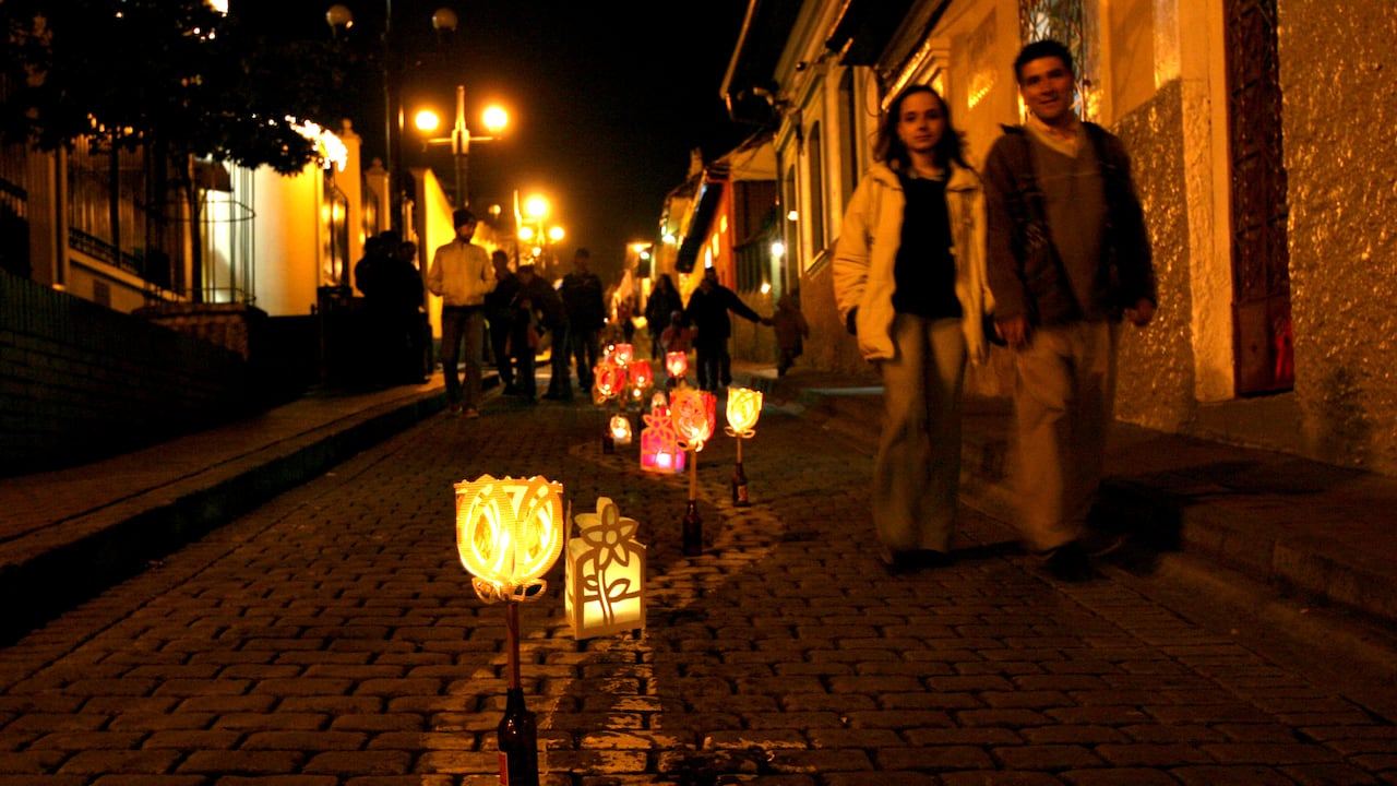 ILUMINACIÓN navideña BOGOTÁ. DÍA DE LAS VELITAS.
BOGOTÁ DICIEMBRE 7 DE 2003.
FOTO: JUAN CARLOS SIERRA- REVISTA SEMANA.