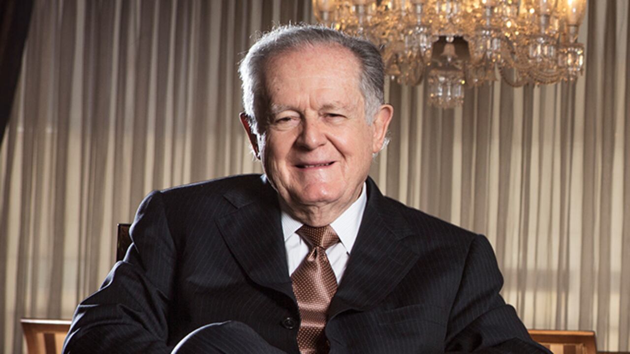 Luis Carlos Sarmiento Angulo.