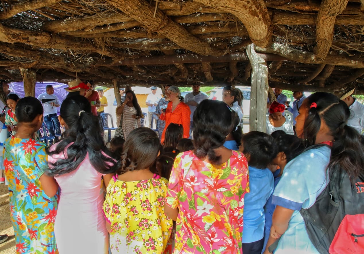 ministra de Vivienda, Ciudad y Territorio, Catalina Velasco se reunió con la comunidad en La Guajiraministra de Vivienda, Ciudad y Territorio, Catalina Velasco se reunió con la comunidad en La Guajira