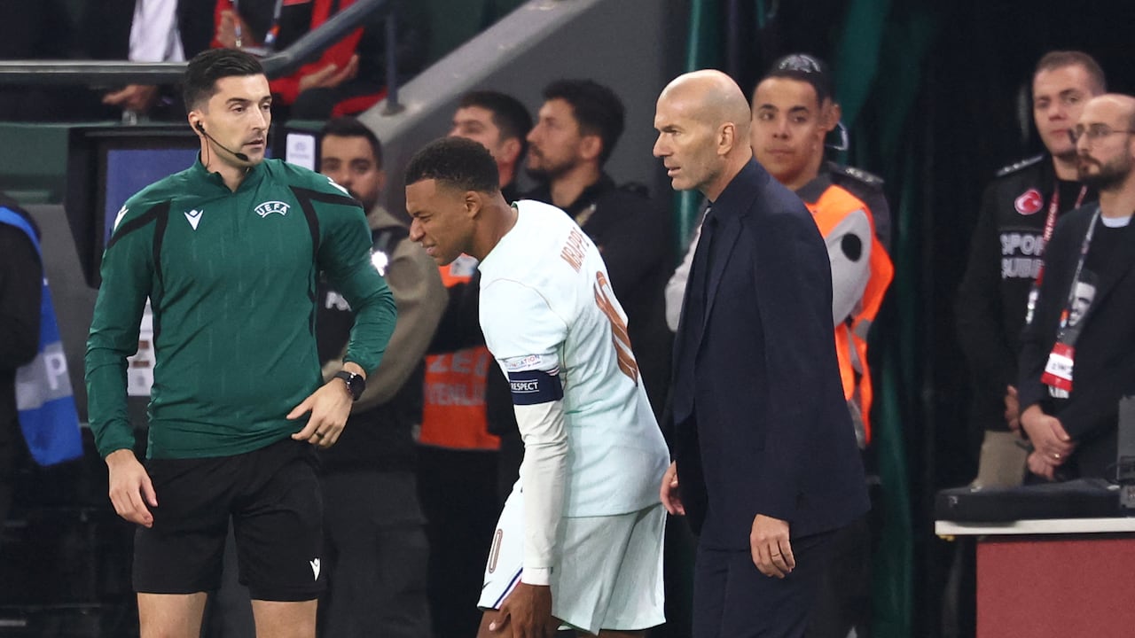Mbappé dejó la concentración de la selección de Francia por una lesión en la rodilla izquierda.