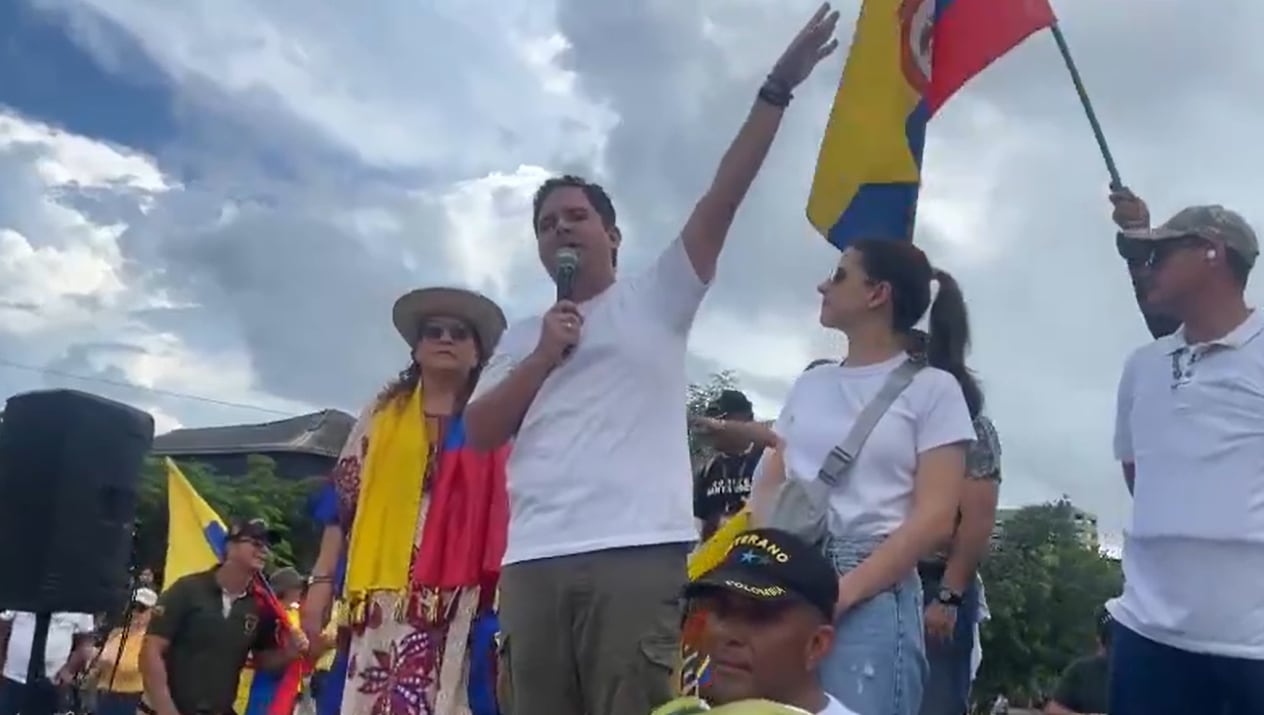 Carlos Meisel participó en la protesta en Barranquilla, donde expresó su rechazo a las reformas del gobierno de Gustavo Petro.