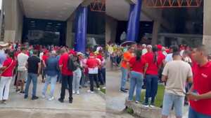 Los maestros mostraron su indignación por la atención que han recibido.