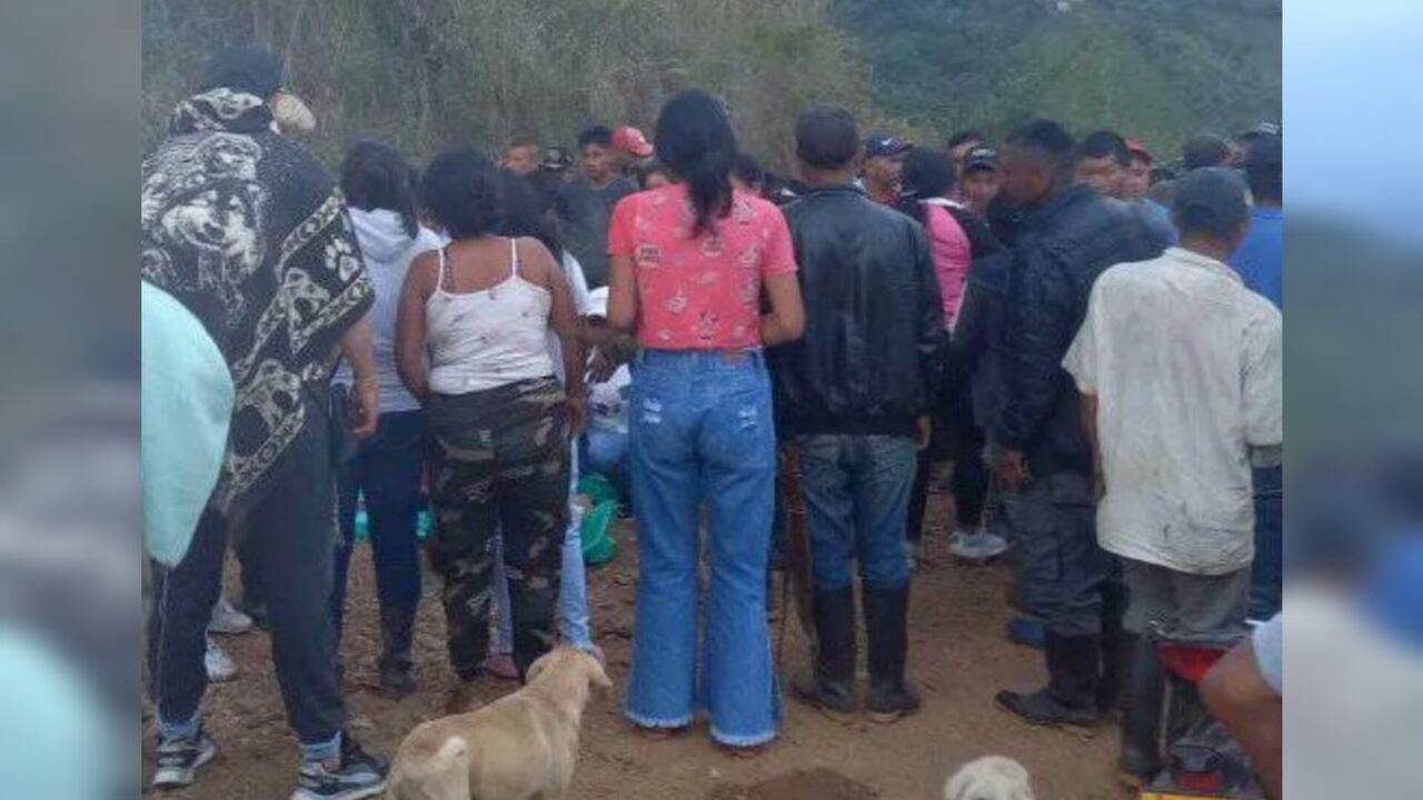 Revelan identidades de las víctimas del fuerte accidente en una vía de Caloto, Cauca, donde camión chiva se volcó a un abismo.