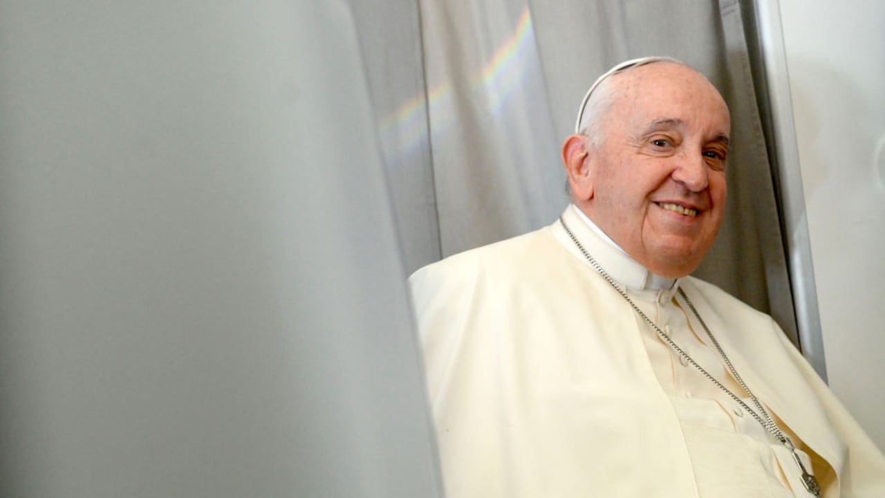 El papa Francisco ha mejorado luego del tratamiento y podría salir del hospital durante el fin de semana.