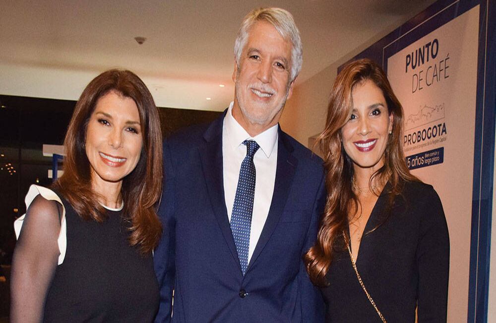 Ángela Patricia Janiot, Enrique Peñalosa y Dennis Ruiz. 