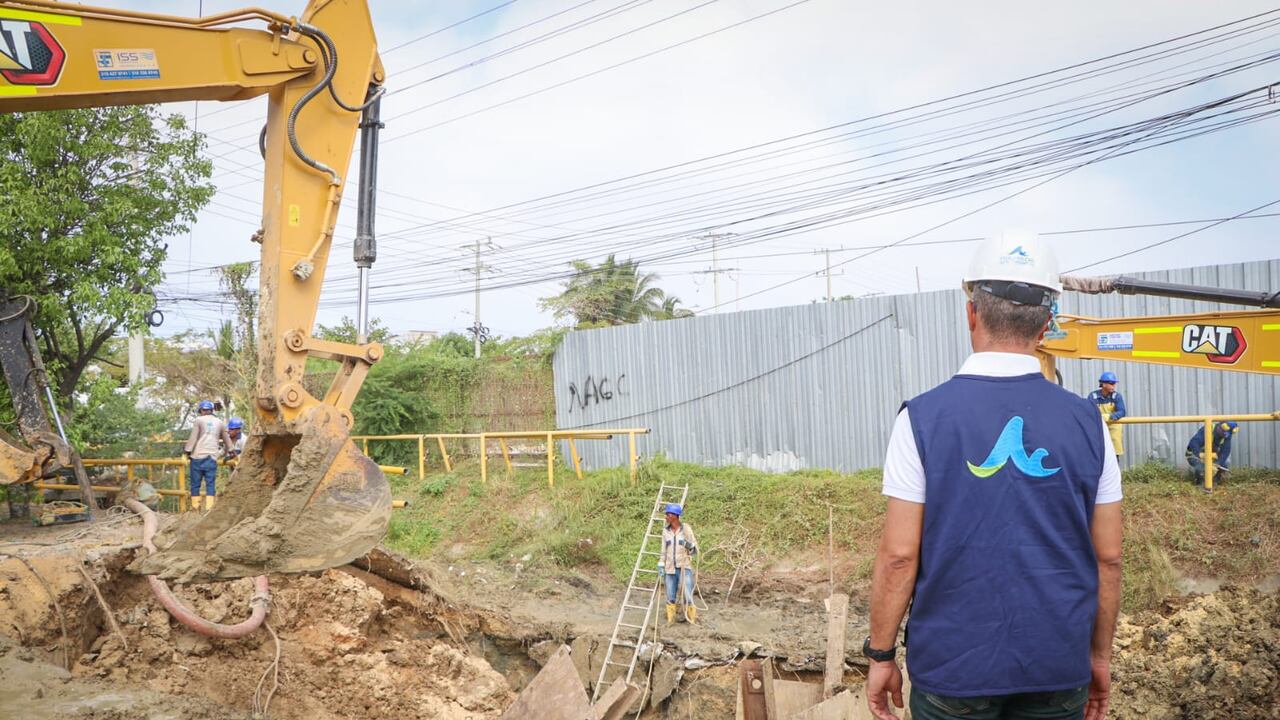 La reparación de la tubería averiada en Ceballos, mantiene sin servicio de agua al 40 % de Cartagena.