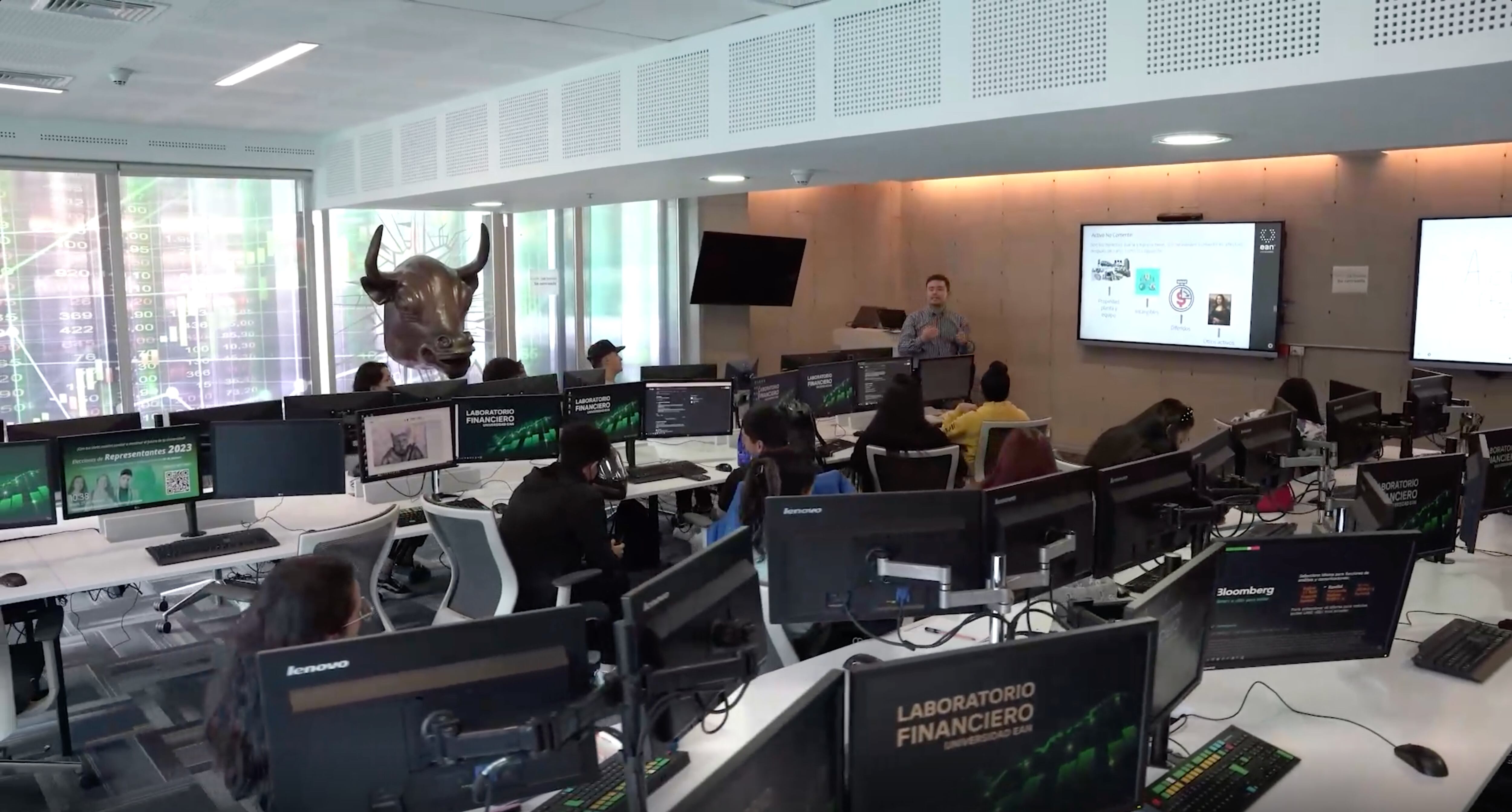 Con más de 12.000 estudiantes, 3 facultades y 52.000 graduados, la Universidad Ean reafirma su compromiso con una educación de excelencia.