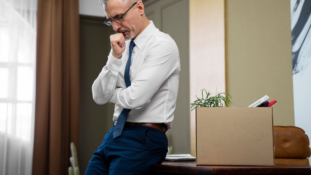 El aislamiento laboral afecta la motivación y el bienestar emocional.