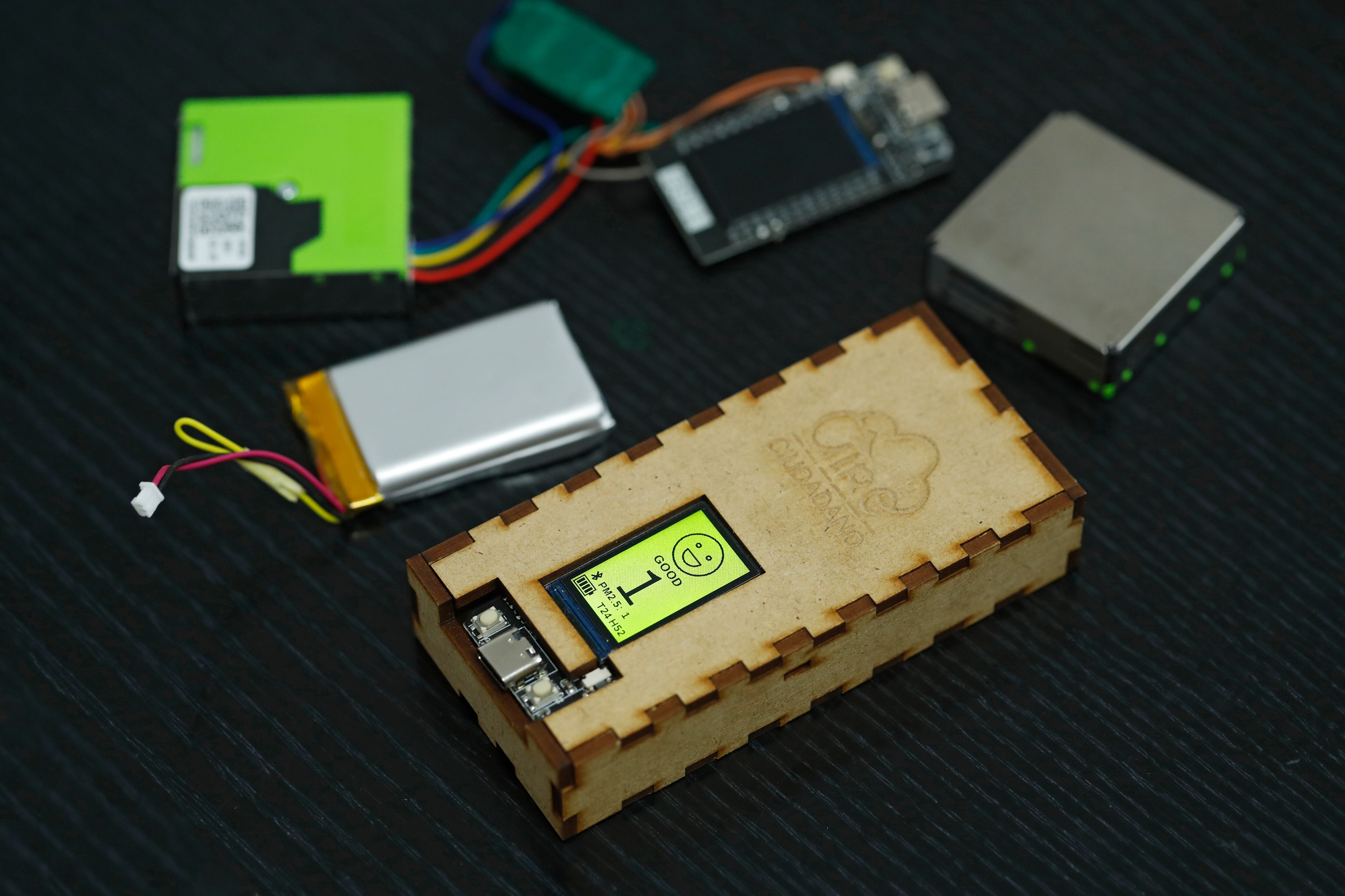 Trébola creó un pequeño sensor de monitoreo, con el fin de detectar el material particulado (PM 2.5) y empoderar comunidades.