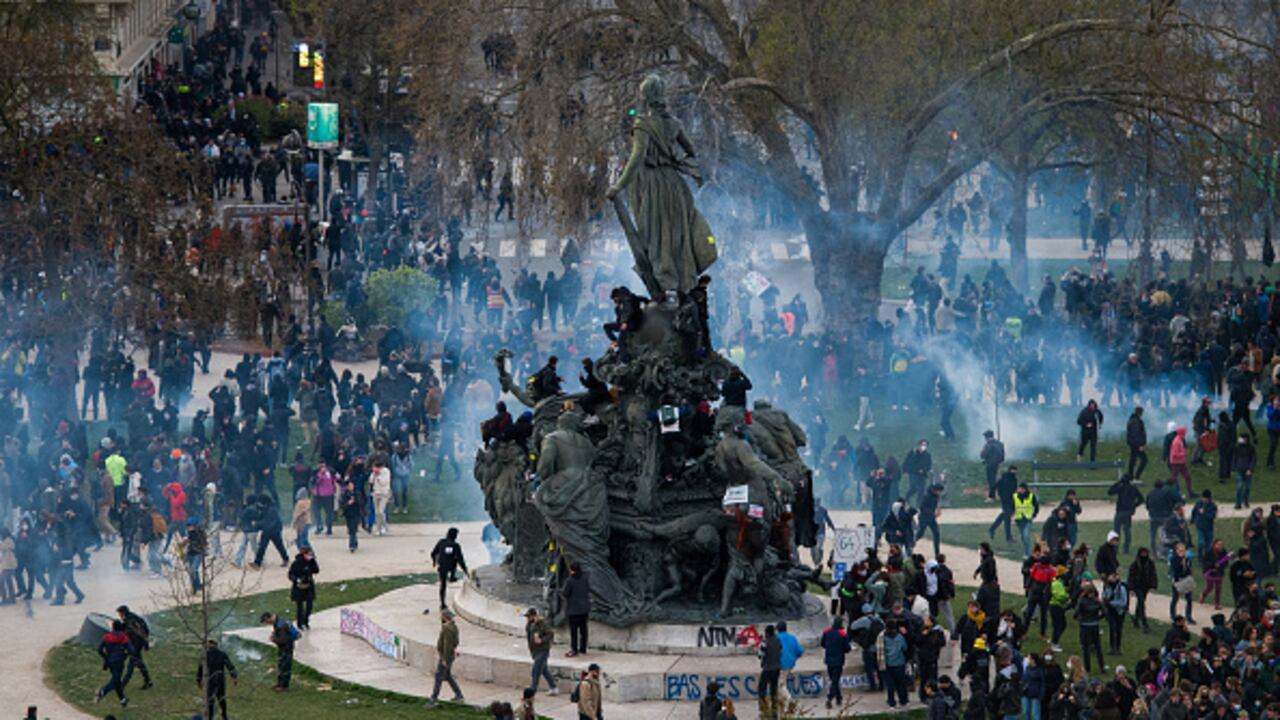 El martes 28 de marzo hubo una nueva jornada de protestas en París, Francia, contra la reforma pensional que impulsa el Gobierno.