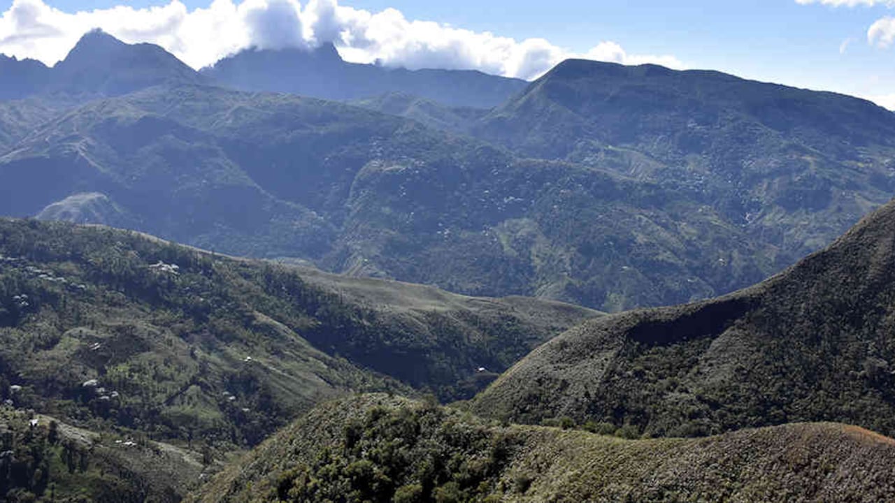 Desde este lugar es posible observar el cerro de Las Tres Tetas y los frailejones del páramo de la serranía.