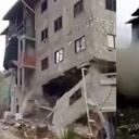 Momento exacto del colapso de un edificio en Guarne, Antioquia.