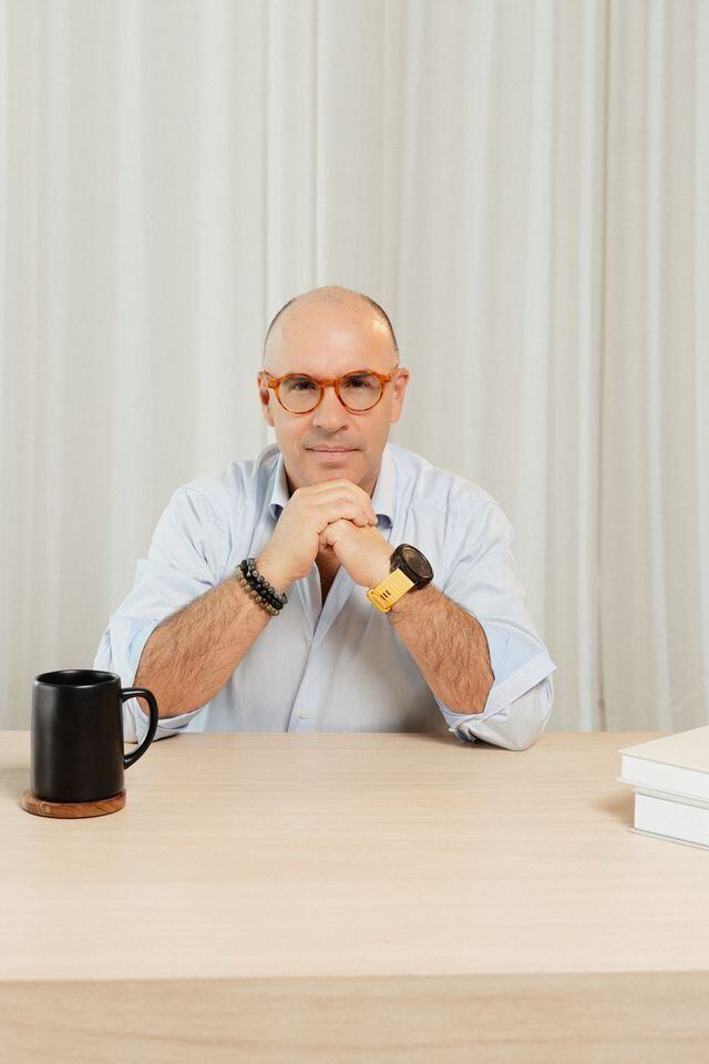 Andrés Daste, destacado especialista en Ginecología y Obstetricia. Es experto en Endometriosis, Síndrome de Ovario Poliquístico y dolor pélvico entre otros procedimientos