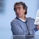 Sergio Fajardo mostrando uno de sus acostumbrados mapas mentales para afrontar el debate del centro.
FOTO: ESTEBAN VEGA LA-ROTTA