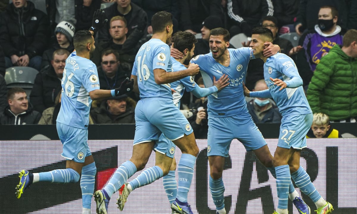 Manchester City's Ruben Dias, second right, celebrates scoring their side's first goal of the game during the English Premier League soccer match between Newcastle and Manchester City at St. James' Park, Newcastle, England, Sunday, Dec. 19, 2021. (Owen Humphreys/PA vía AP)
