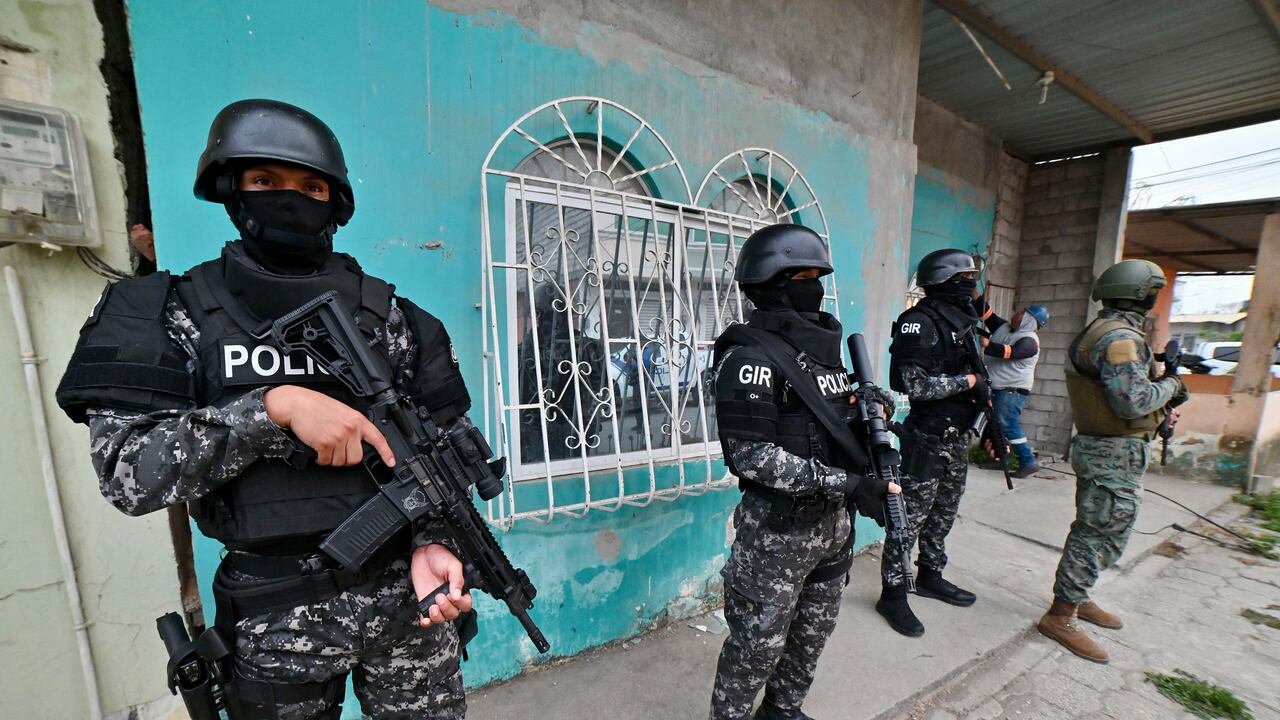 La Policía Nacional de Ecuador continúa las investigaciones para esclarecer los hechos.
