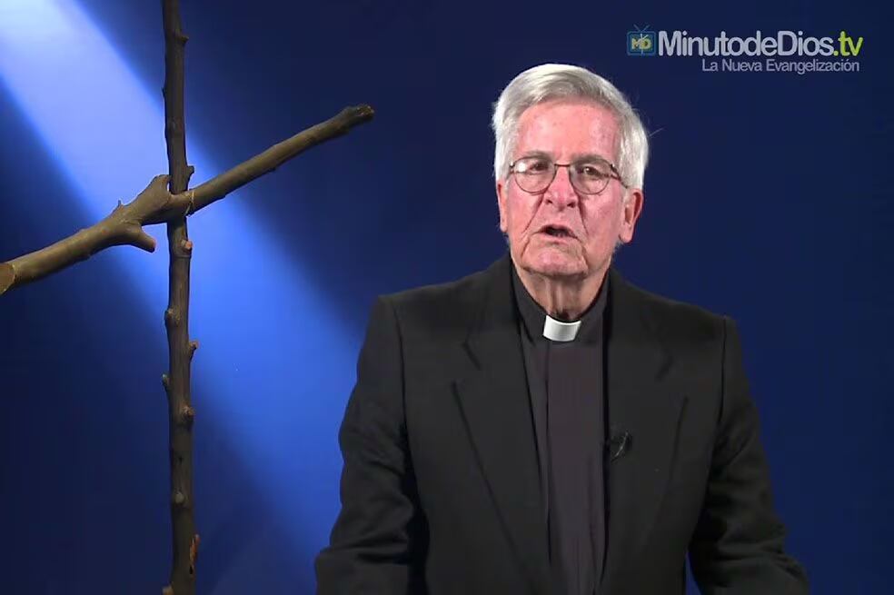 El Padre Diego Jaramillo indignado alertó posible estafa con su imagen