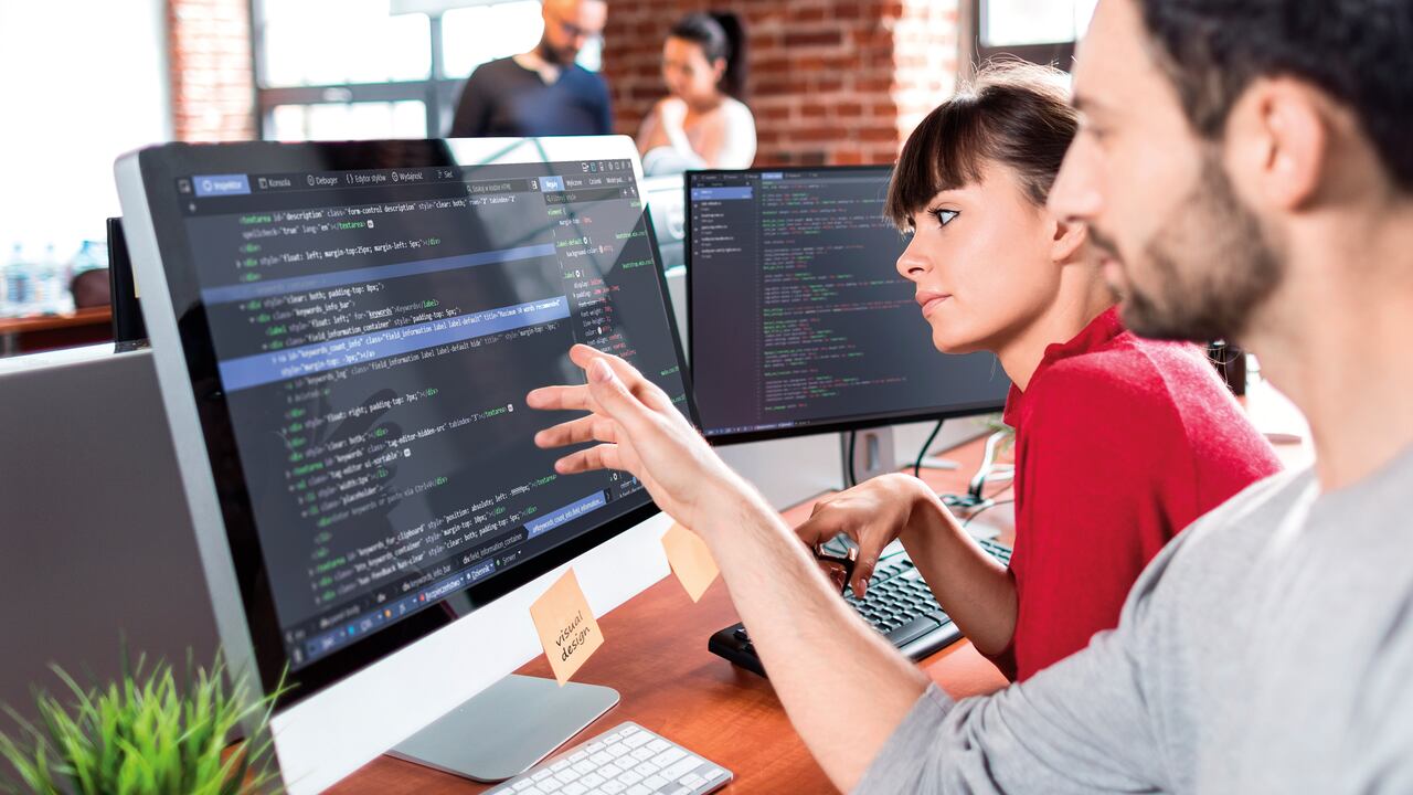 Vacantes laborales en áreas de salud y administrativo.